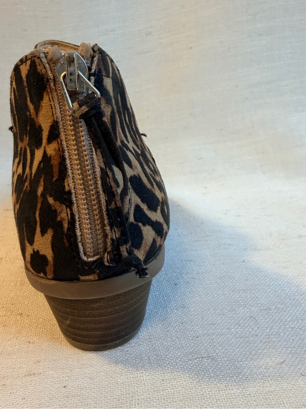 Kenneth Cole Reaction Side Way Leopard Booties Women’s 8.5 Pointed Toe - Picture 3 of 9
